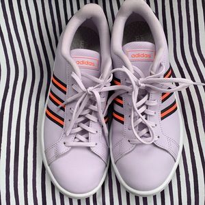 Adidas Womens Grand Court Sneaker Size 7.5 lavender w/ orange and black stripes